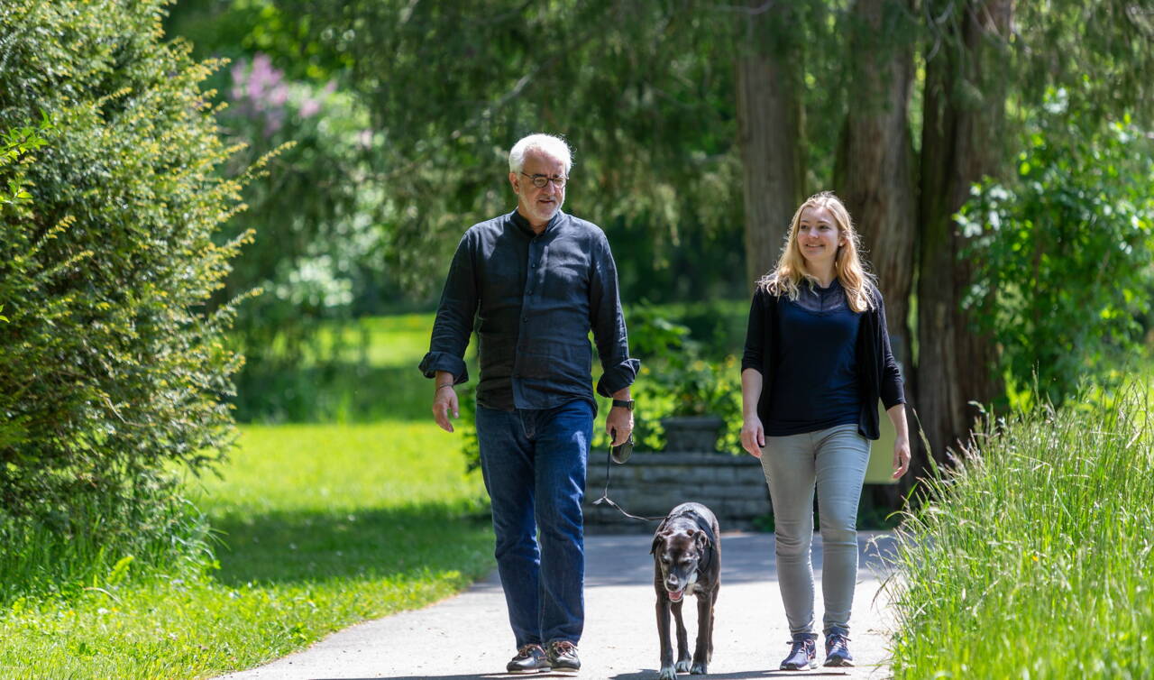 spazieren_gabriel_martina_hund_1.jpg Unterstützen, betreiben, weiterentwickeln